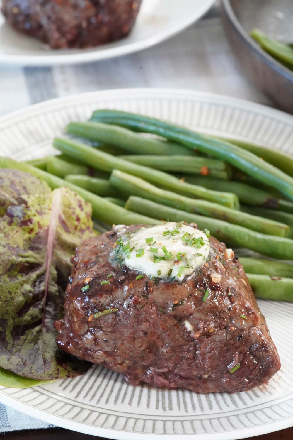 Air fryer filet mignon with green beans.